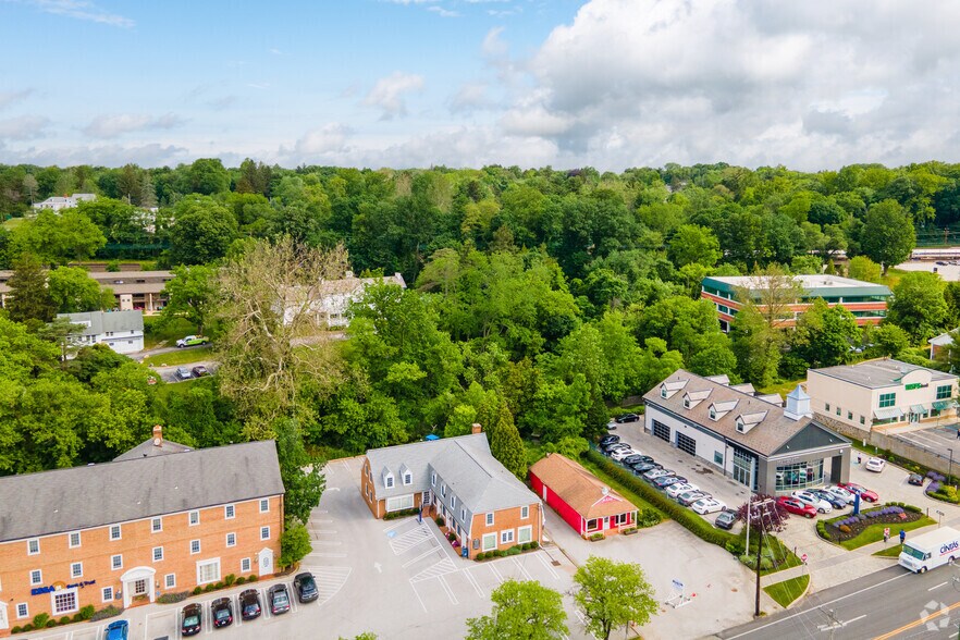 223 Lancaster Ave, Devon, PA à louer - Aérien – Image 2 sur 4
