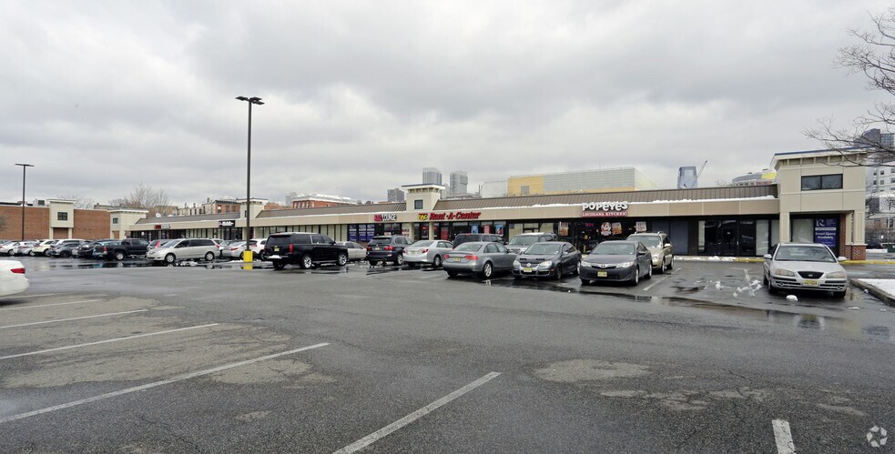 402-436 Grand St, Jersey City, NJ à louer - Photo principale – Image 1 sur 5