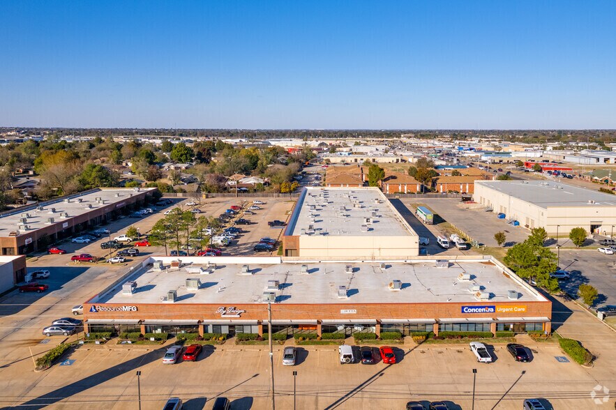 9515 E 51st St, Tulsa, OK à louer - Photo de l’immeuble – Image 3 sur 5