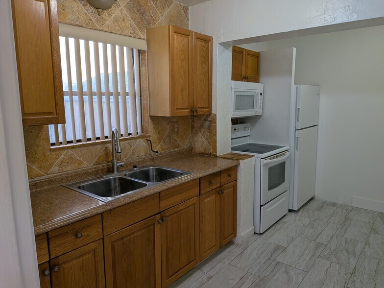 2235 Polk St, Hollywood, FL à vendre - Photo de l’immeuble – Image 2 sur 17