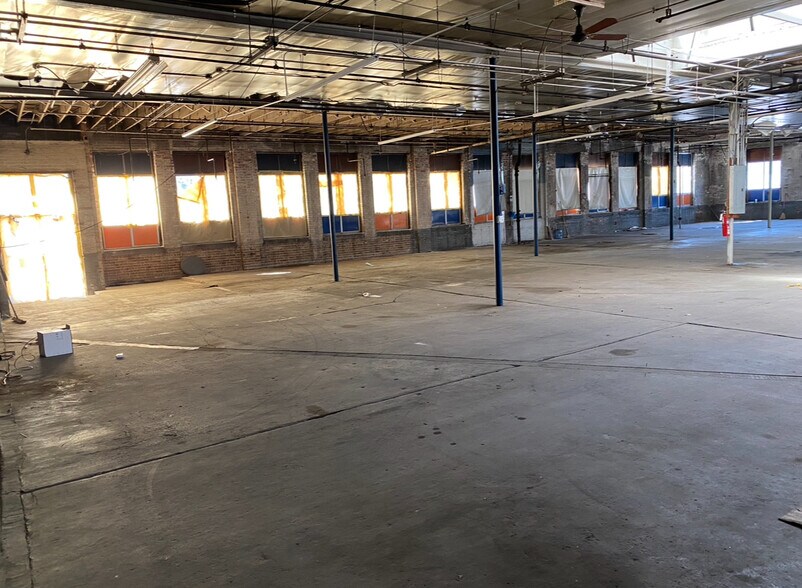6100 W Grand Ave, Chicago, IL à vendre - Photo de l’immeuble – Image 3 sur 6