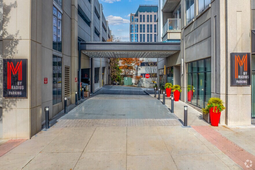 1080 W Peachtree St NW, Atlanta, GA à louer - Photo de l’immeuble – Image 2 sur 30