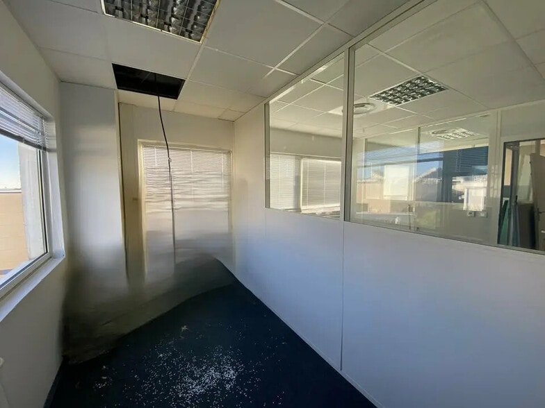 Bureau dans Villeneuve-Loubet à louer - Photo de l’immeuble – Image 3 sur 3