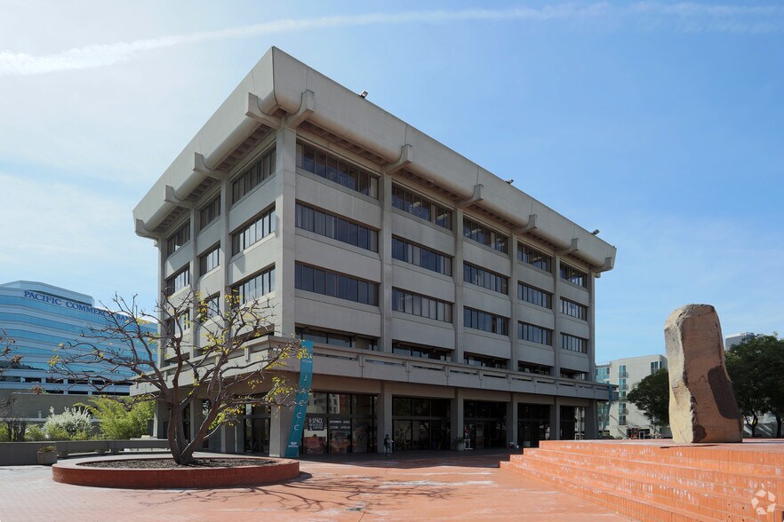 244 S San Pedro St, Los Angeles, CA à louer - Photo de l’immeuble – Image 3 sur 4