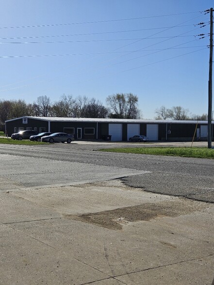 1300 W Saunders St, Mount Pleasant, IA à louer - Photo de l’immeuble – Image 1 sur 30