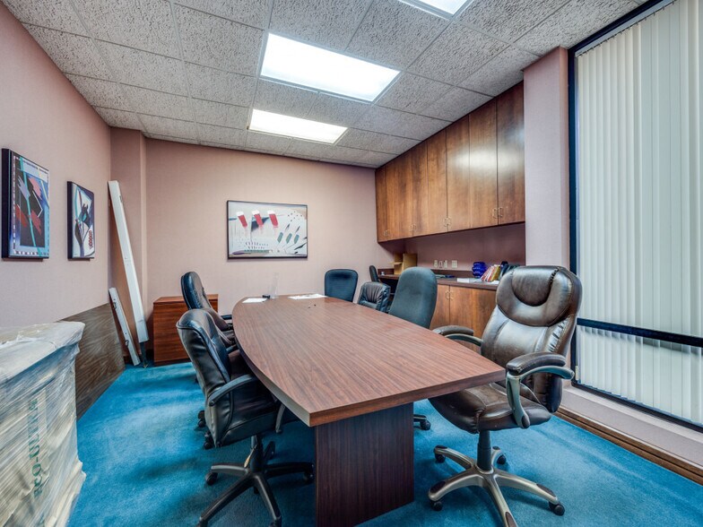 1595 N Central Expy, Richardson, TX à vendre - Photo de l’immeuble – Image 2 sur 26