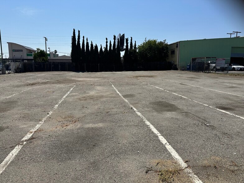 6243 Halbrent Ave, Van Nuys, CA à louer - Photo de l’immeuble – Image 3 sur 5