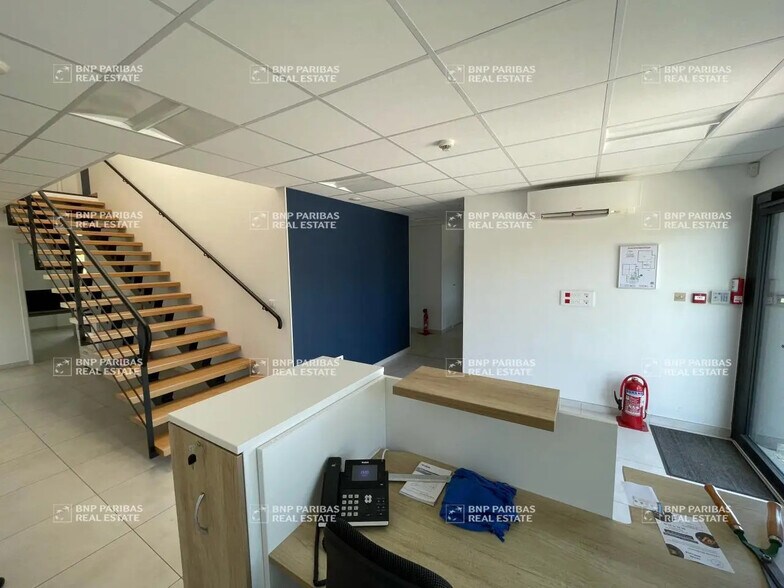 Local d’activités dans Joué-lès-Tours à louer - Photo de l’immeuble – Image 3 sur 30