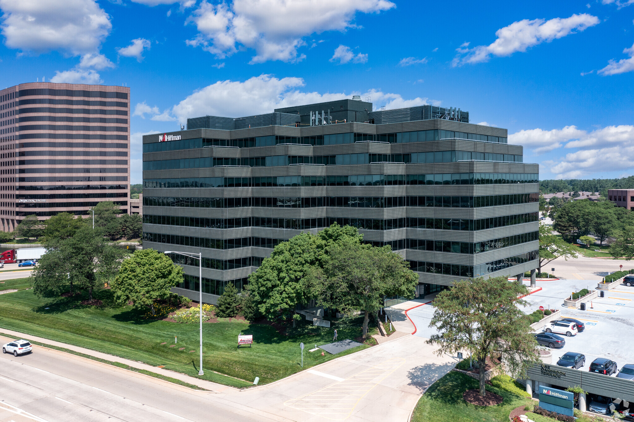 18W200 W 22nd St, Oakbrook Terrace, IL à louer Photo de l’immeuble– Image 1 sur 10