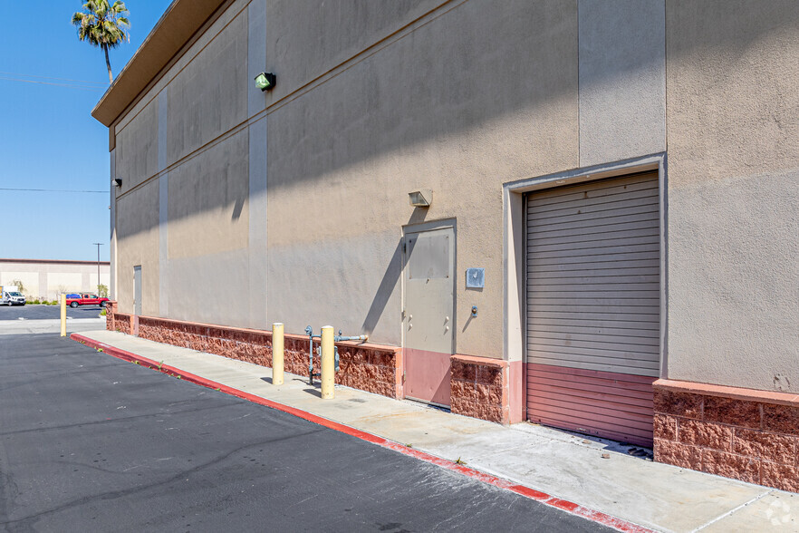 8400 Firestone Blvd, Downey, CA à louer - Photo de l’immeuble – Image 2 sur 16