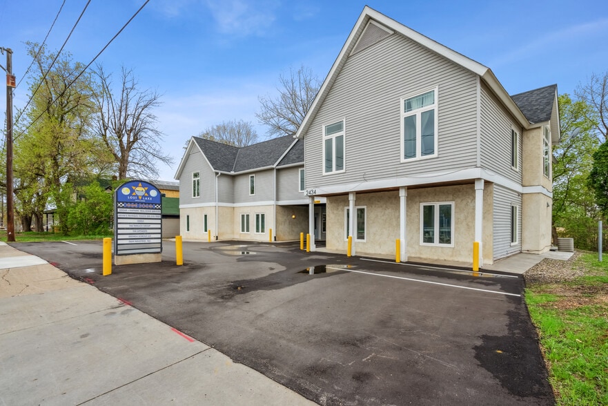 2434 Commerce Blvd, Mound, MN à vendre - Photo principale – Image 1 sur 54