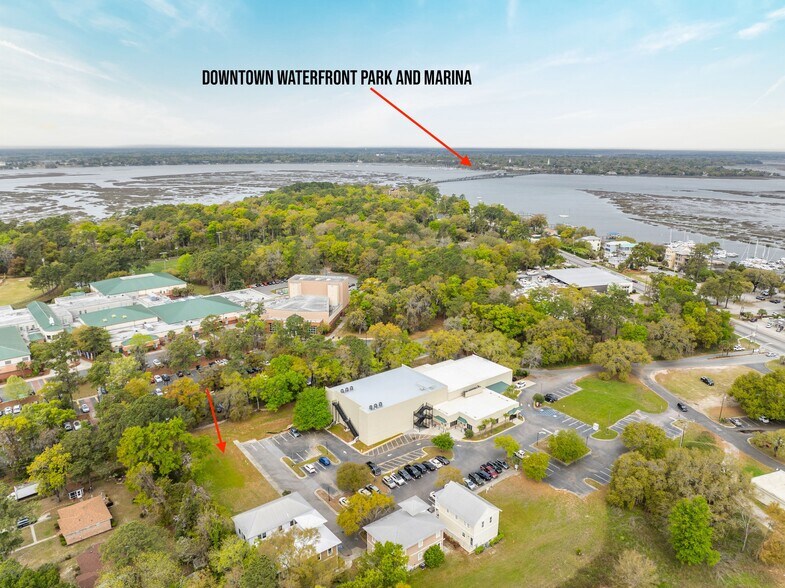 133 Ladys Island Cmn, Beaufort, SC à vendre - Photo de l’immeuble – Image 2 sur 11
