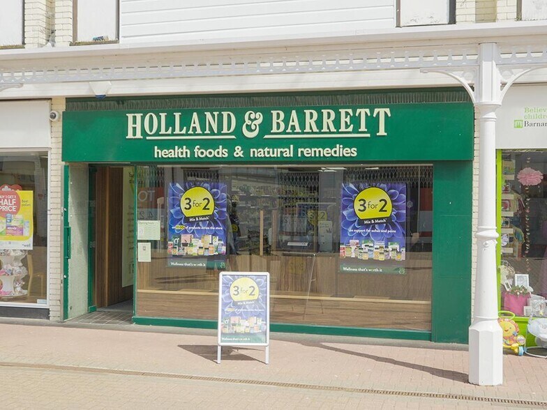 High St, Wickford à louer - Photo de l’immeuble – Image 1 sur 2