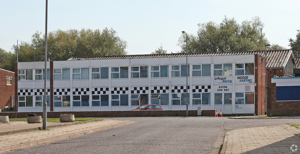Pembroke Rd, Aylesbury à louer - Photo principale – Image 1 sur 2
