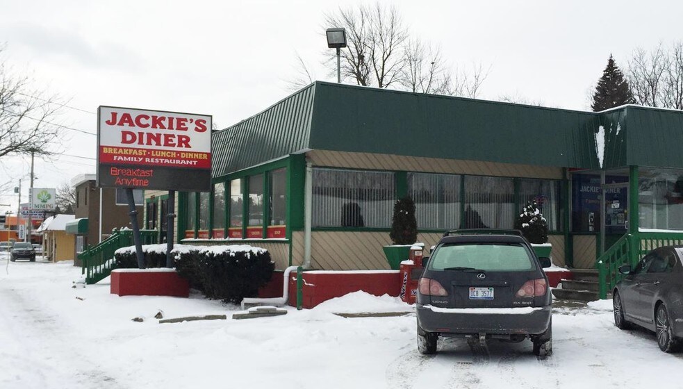 3812 S Martin Luther King Jr Blvd, Lansing, MI à louer - Photo de l’immeuble – Image 3 sur 14
