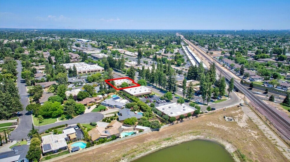 2600 W Shaw Ln, Fresno, CA à vendre - Photo de l’immeuble – Image 3 sur 54