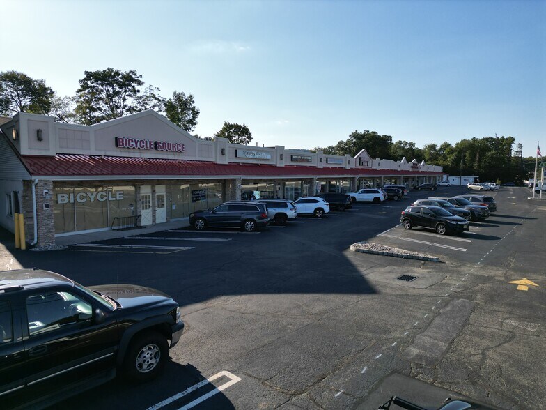 679-717 State Rt 23, Pompton Plains, NJ à louer - Photo de l’immeuble – Image 3 sur 5