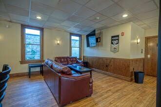 1 Main St, Lyndora, PA à louer Photo intérieure– Image 1 sur 12