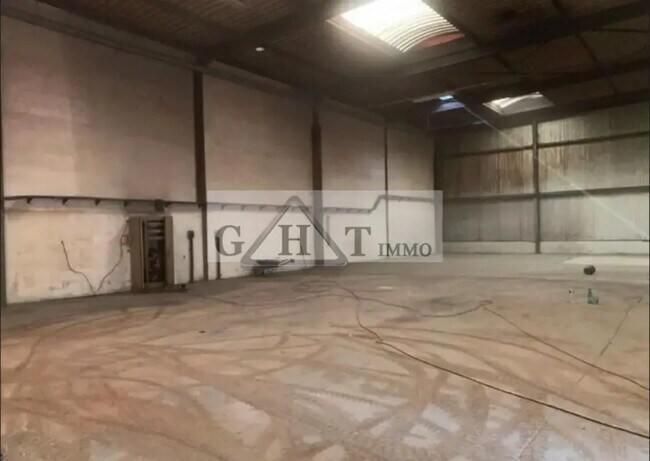 Plus de détails pour Bureau, Industriel/Logistique à louer