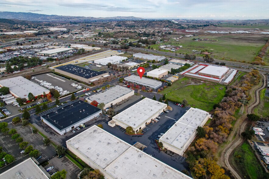 4949 Fulton Dr, Fairfield, CA à louer - Photo de l’immeuble – Image 3 sur 23
