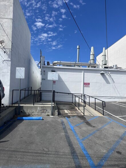8158 Beverly Blvd, Los Angeles, CA à vendre - Photo de l’immeuble – Image 3 sur 41