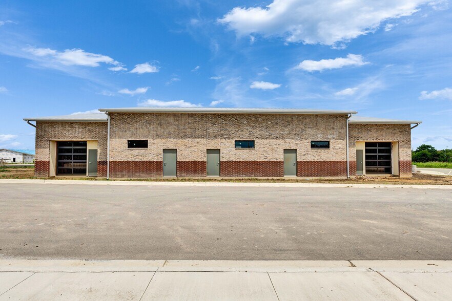 340 E FM 150, Kyle, TX à louer - Photo de l’immeuble – Image 3 sur 6