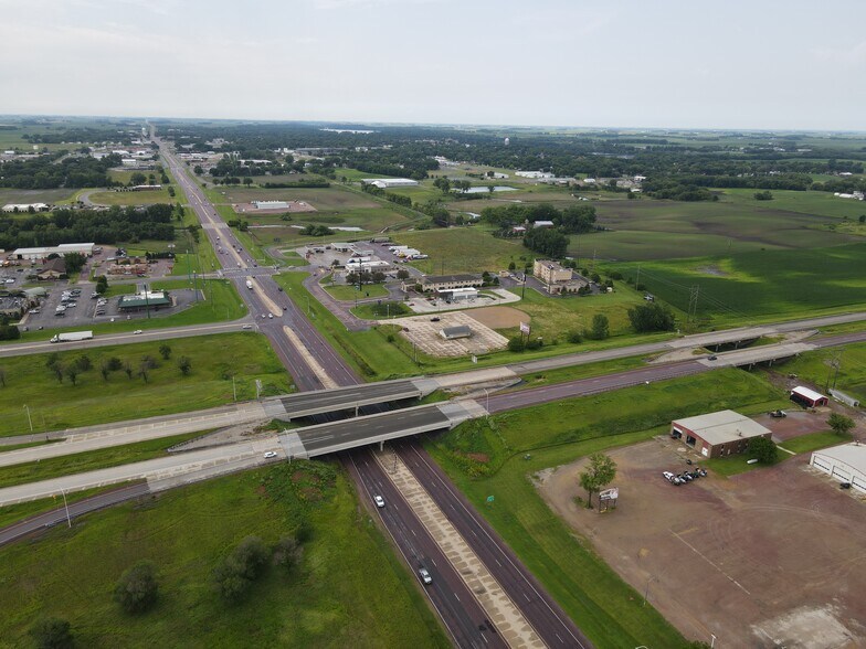 2237 N State St, Fairmont, MN à vendre - Aérien – Image 2 sur 3