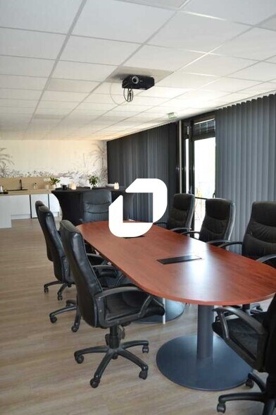 Bureau dans Cenon à louer - Photo de l’immeuble – Image 3 sur 9