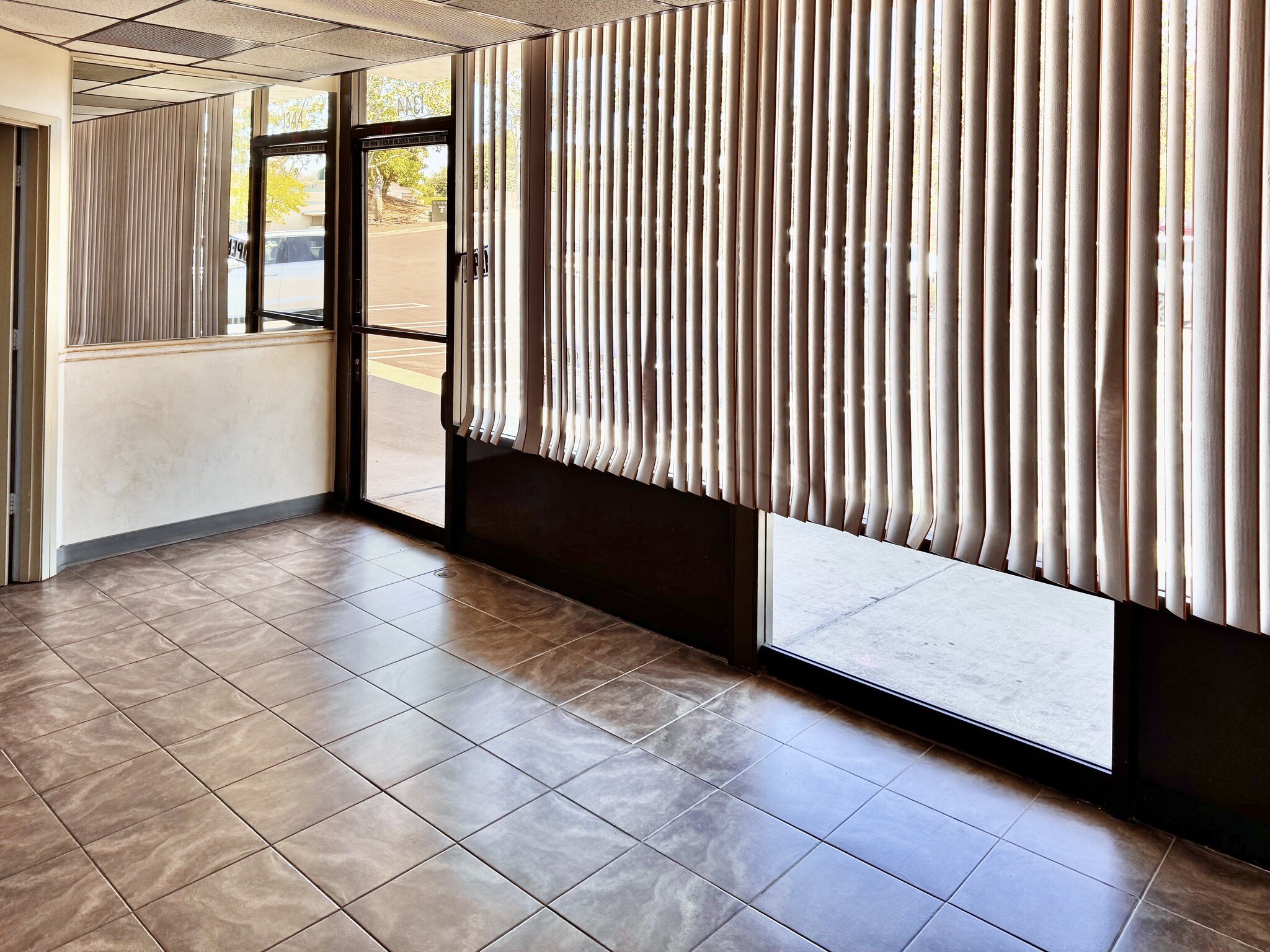 1220-1364 E Mission Ave, San Marcos, CA à louer Photo intérieure– Image 1 sur 18