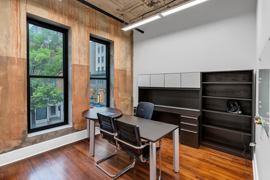 901 Houston St, Fort Worth, TX à louer - Photo de l’immeuble – Image 3 sur 21