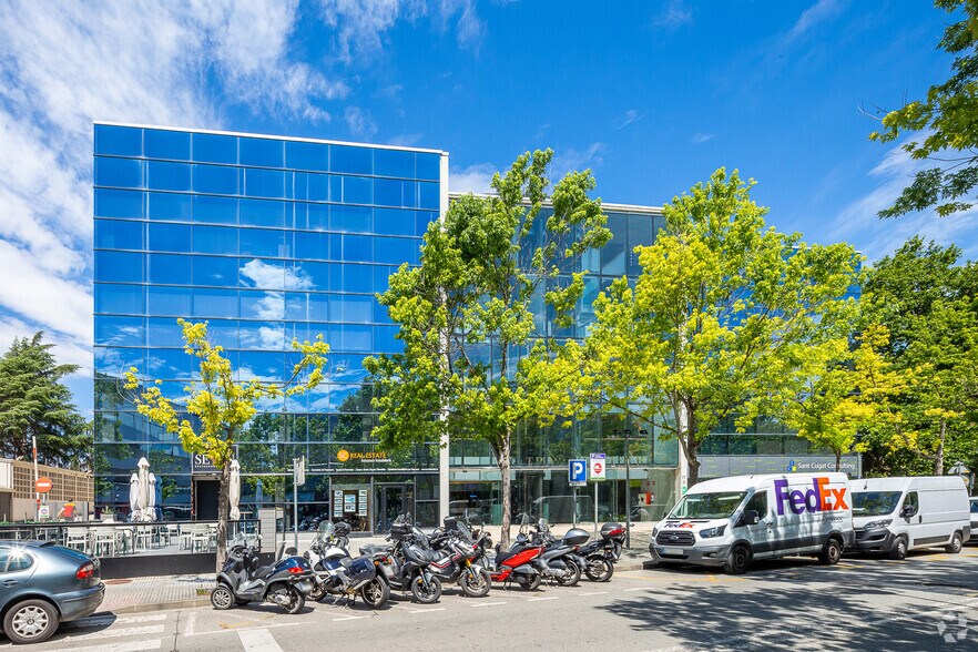 Avinguda de les Corts Catalanes, 8, Sant Cugat del Vallès, Barcelona à vendre - Photo de l’immeuble – Image 2 sur 2