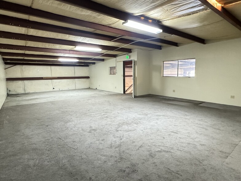 8 Stokes Dr, Mound House, NV à louer - Photo de l’immeuble – Image 3 sur 9