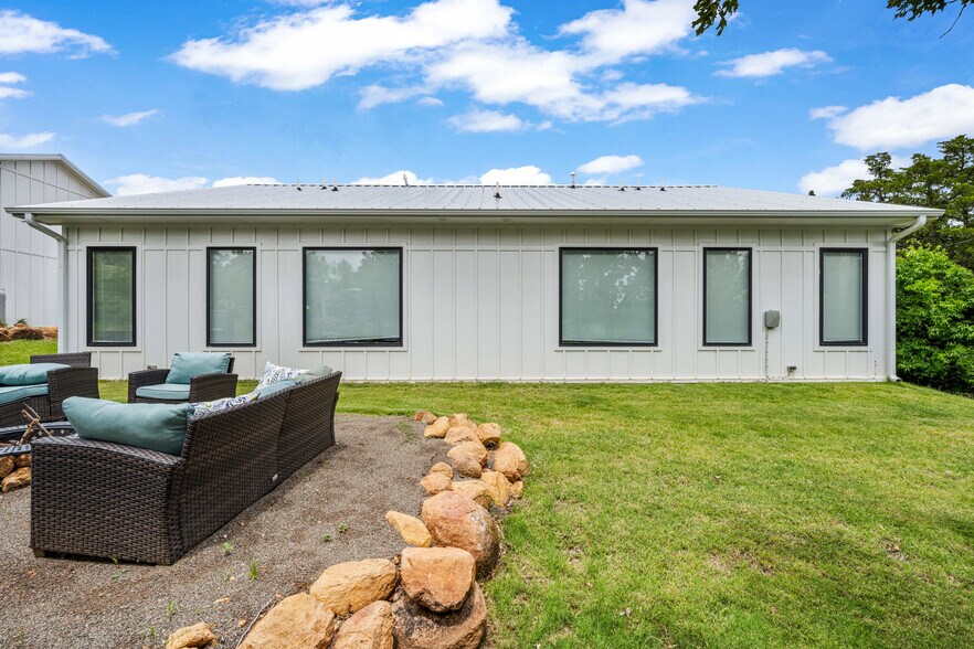 115 Sheridan North St, Medicine Park, OK à vendre - Photo de l’immeuble – Image 3 sur 25