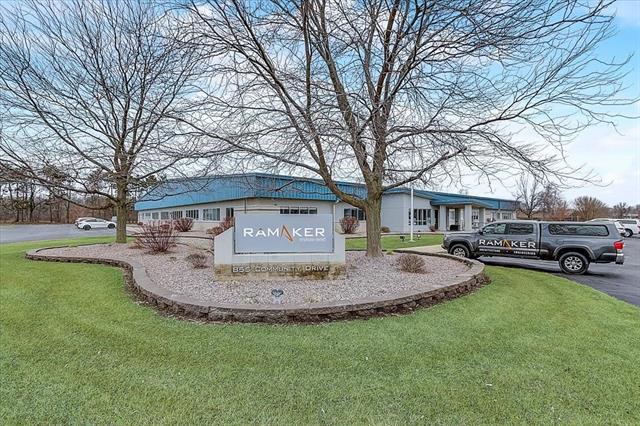 855 Community Dr, Sauk City, WI à louer - Photo de l’immeuble – Image 1 sur 29