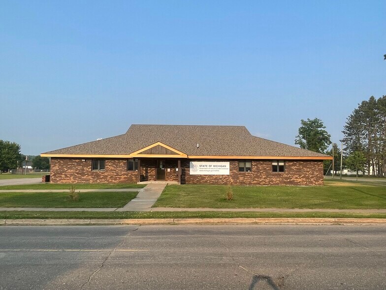 337 Brady Ave, Caspian, MI à vendre - Photo principale – Image 1 sur 14