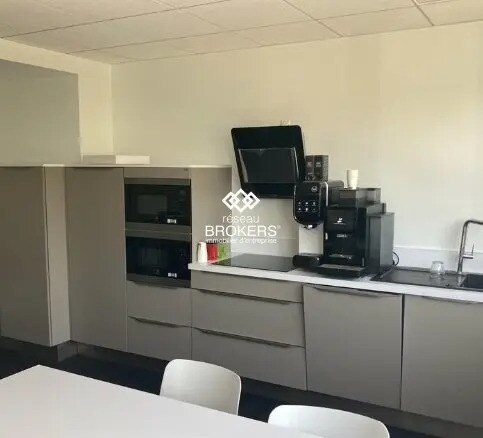 Local d'activités dans Champ-sur-Drac à vendre - Photo de l’immeuble – Image 3 sur 17