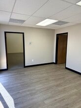 982 N Batavia St, Orange, CA à louer Photo intérieure– Image 2 sur 5
