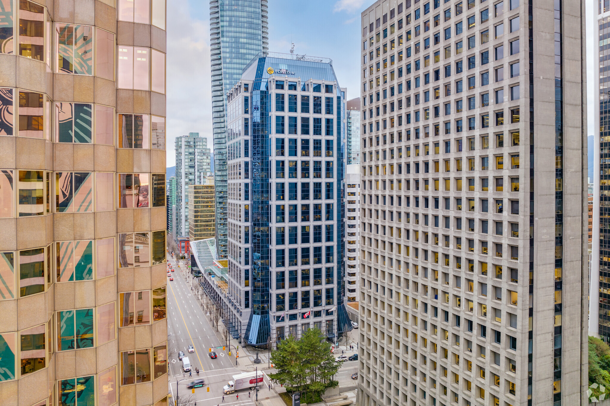 1111 W Georgia St, Vancouver, BC à louer Photo de l’immeuble– Image 1 sur 13