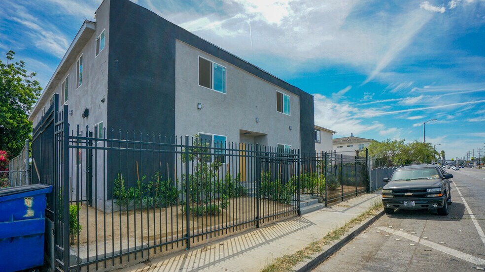 10412 S Figueroa St, Los Angeles, CA à vendre - Photo de l’immeuble – Image 2 sur 34