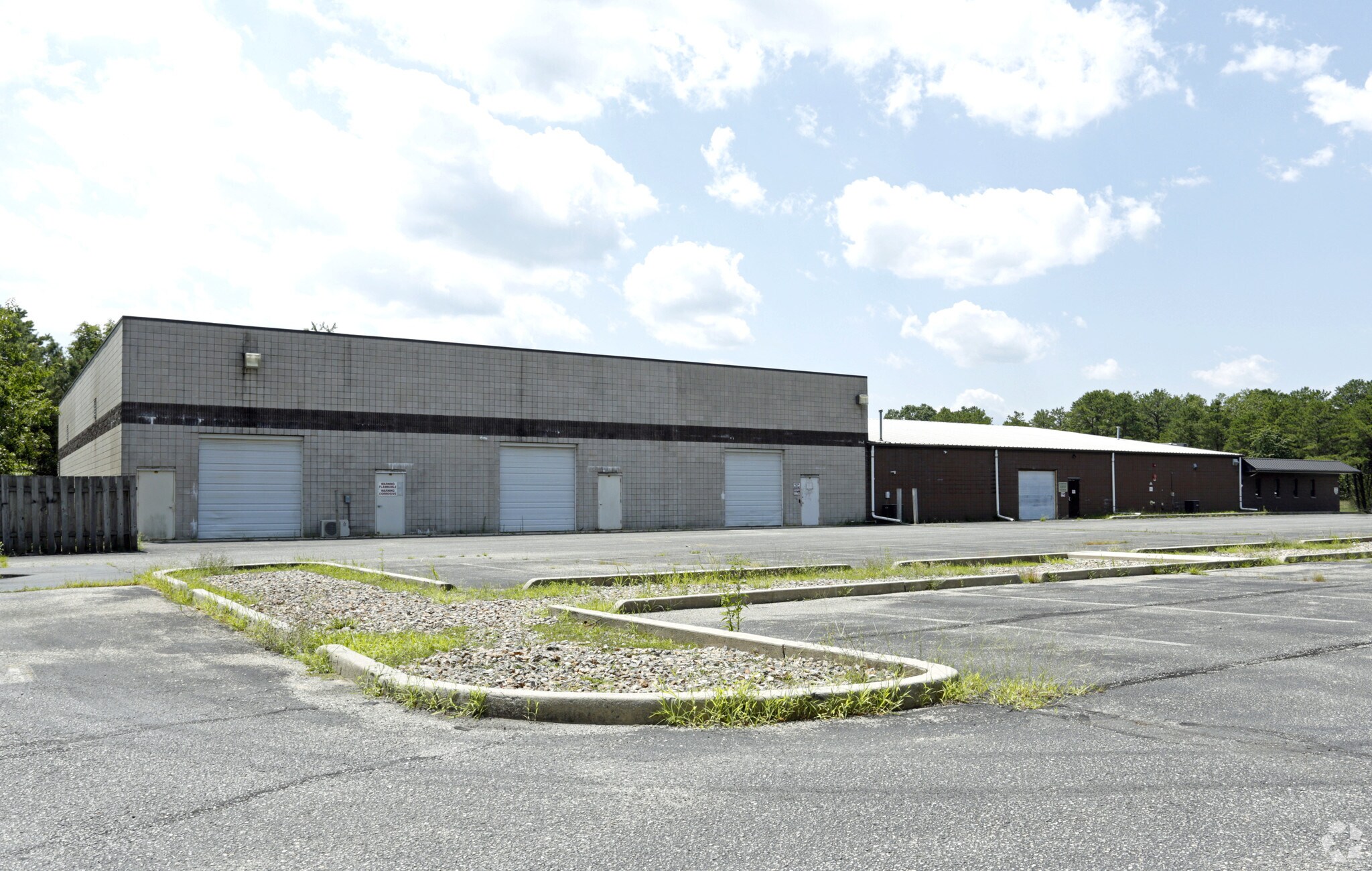 8 Executive Dr, Toms River, NJ à louer Photo de l’immeuble– Image 1 sur 11