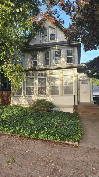 Plus de détails pour 8533 Forest Pky, Jamaica, NY - Local commercial à louer