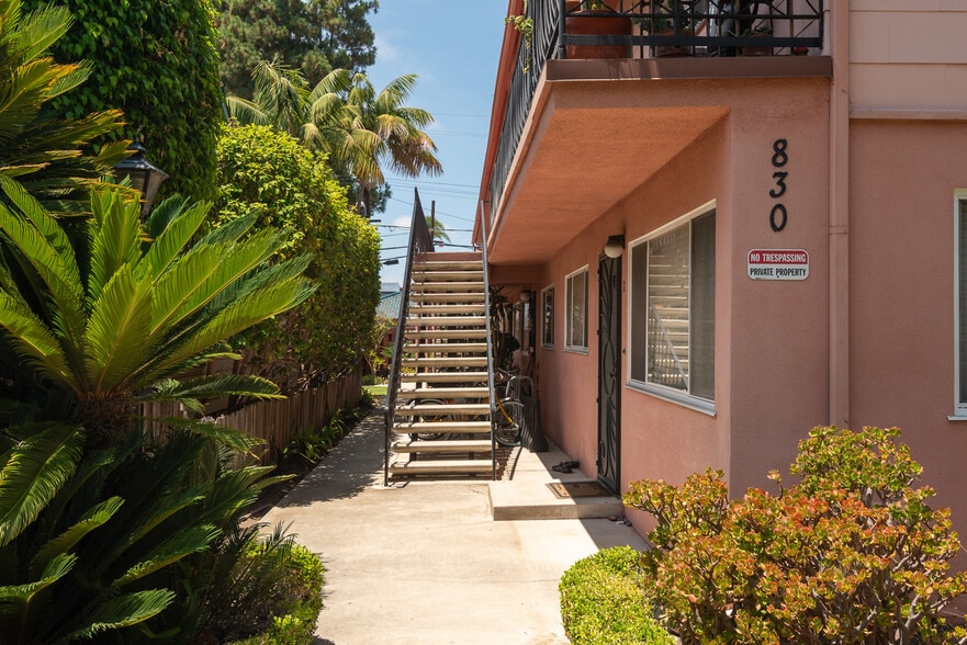 830 C Ave, Coronado, CA à vendre - Photo de l’immeuble – Image 3 sur 23