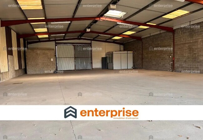 Plus de détails pour Local d'activités à louer