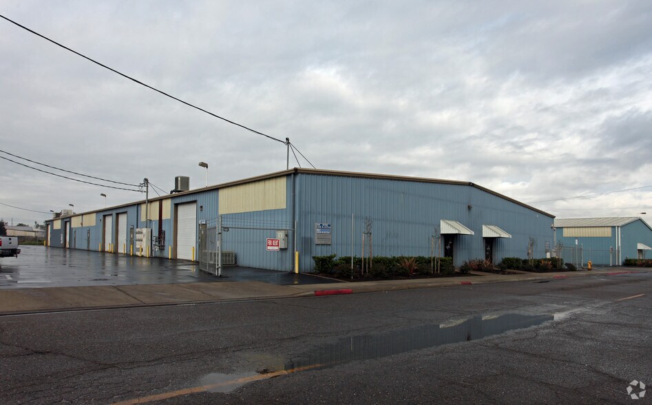 1005 S Soderquist Rd, Turlock, CA à louer - Photo de l’immeuble – Image 2 sur 2