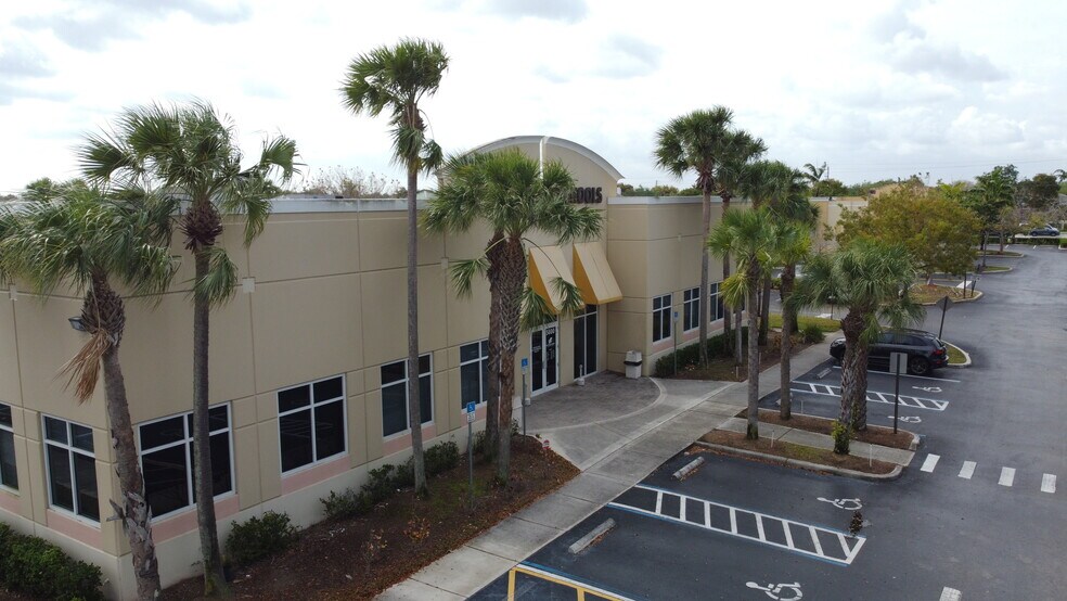 5600 N Hiatus Rd, Tamarac, FL à vendre - Photo de l’immeuble – Image 2 sur 8