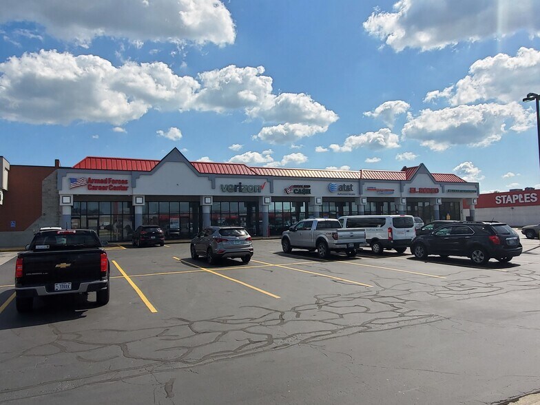 1355 Mall Dr, Benton Harbor, MI à louer - Photo de l’immeuble – Image 3 sur 4