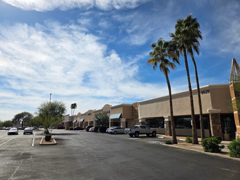 9620 N Metro Pky W, Phoenix, AZ à louer - Photo de l’immeuble – Image 2 sur 8