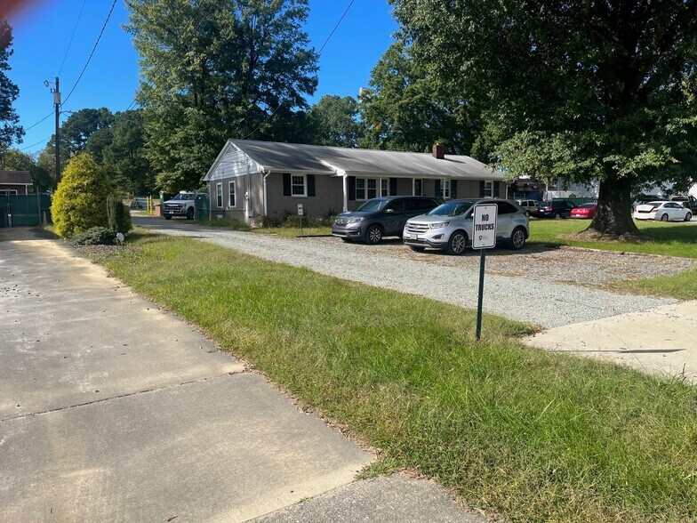 2771 Alamance Rd, Burlington, NC à vendre - Photo de l’immeuble – Image 3 sur 5