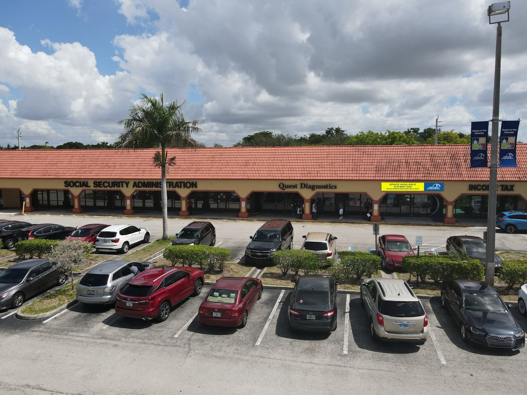 12315-12389 Pembroke Rd, Pembroke Pines, FL à louer Photo intérieure– Image 1 sur 12