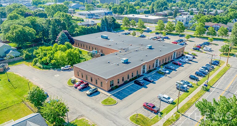370 E Ridge Rd, Rochester, NY à vendre - Photo de l’immeuble – Image 1 sur 3